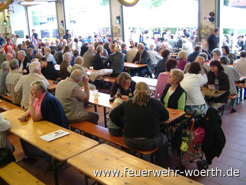 2010.04.30 Maibaumaufstellung (17).JPG